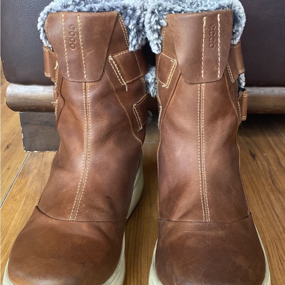 Ecco Noyce Insulated Leather Winter Boots - Picture 2 of 10